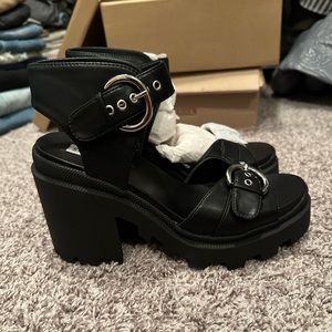 Brand new Steve Madden Costal sandals sz 8